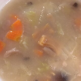 干し貝柱と白菜とにんじんとしめじの中華スープ